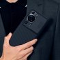 Чехол панель-бампер MyPads Tenda для Huawei P60 / Huawei P60 Pro из пластика с закрывающейся камерой и матовой отделкой «под карбон» с защитой шторкой заглушкой для камеры, черная